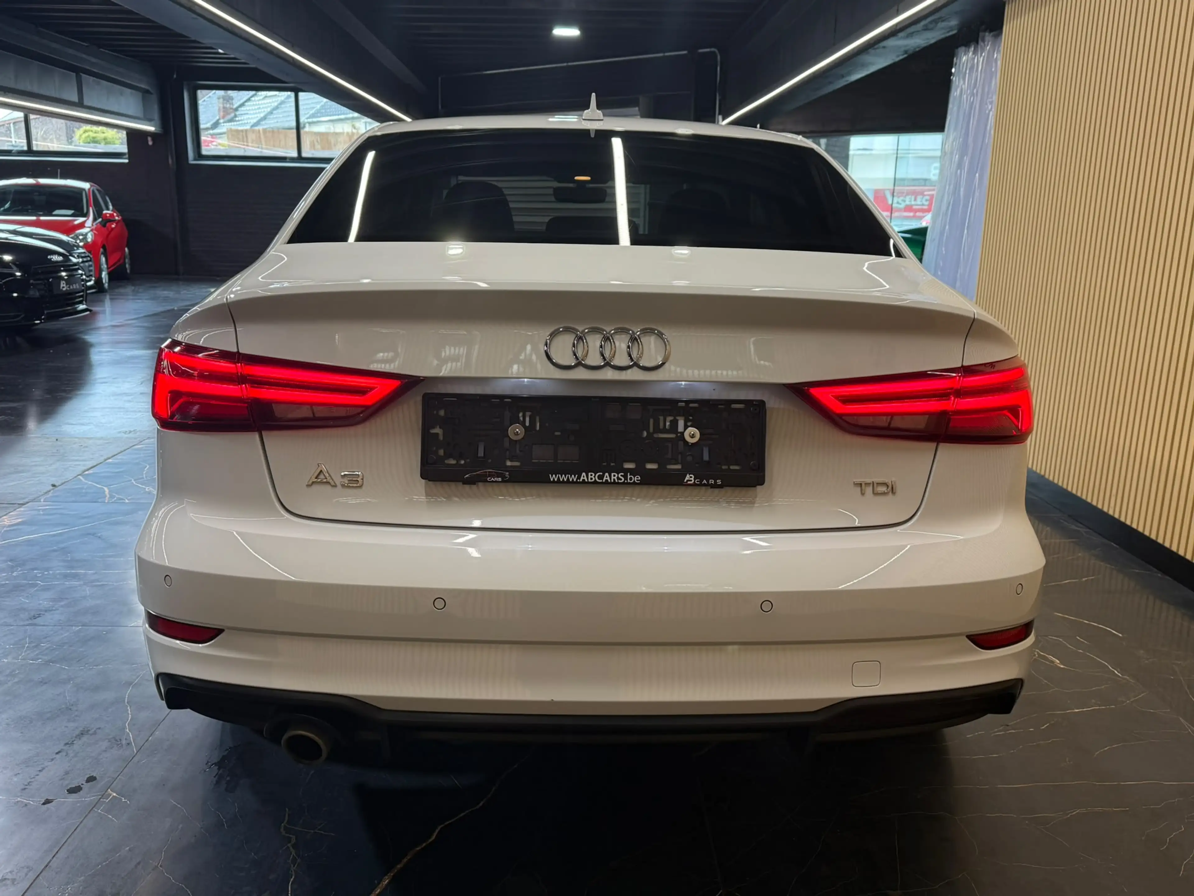 Audi A3 1.6 TDI S LINE * SEDAN - BERLINE ** GARANTIE 12 MOIS ** — photo 7