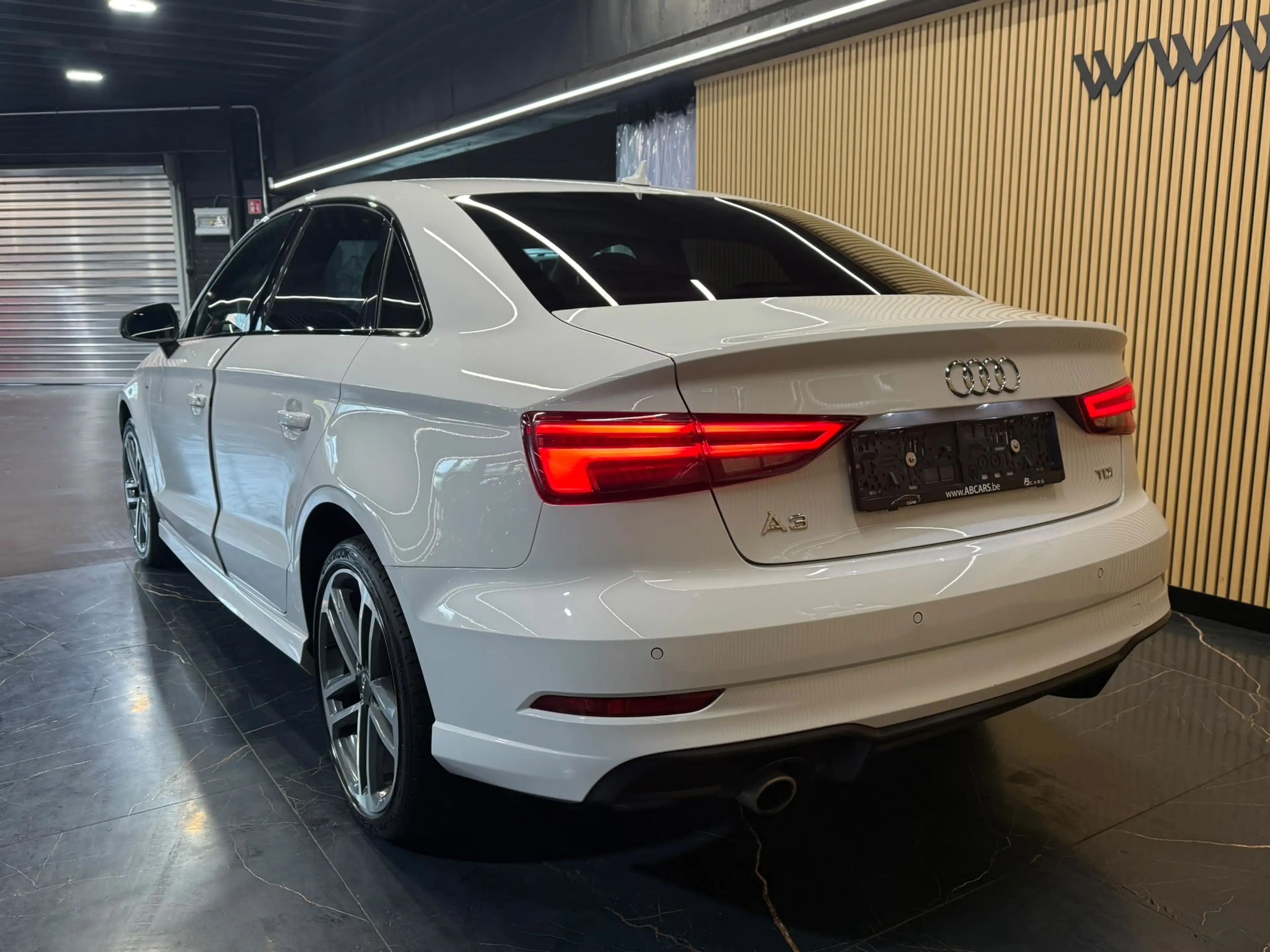 Audi A3 1.6 TDI S LINE * SEDAN - BERLINE ** GARANTIE 12 MOIS ** — photo 6