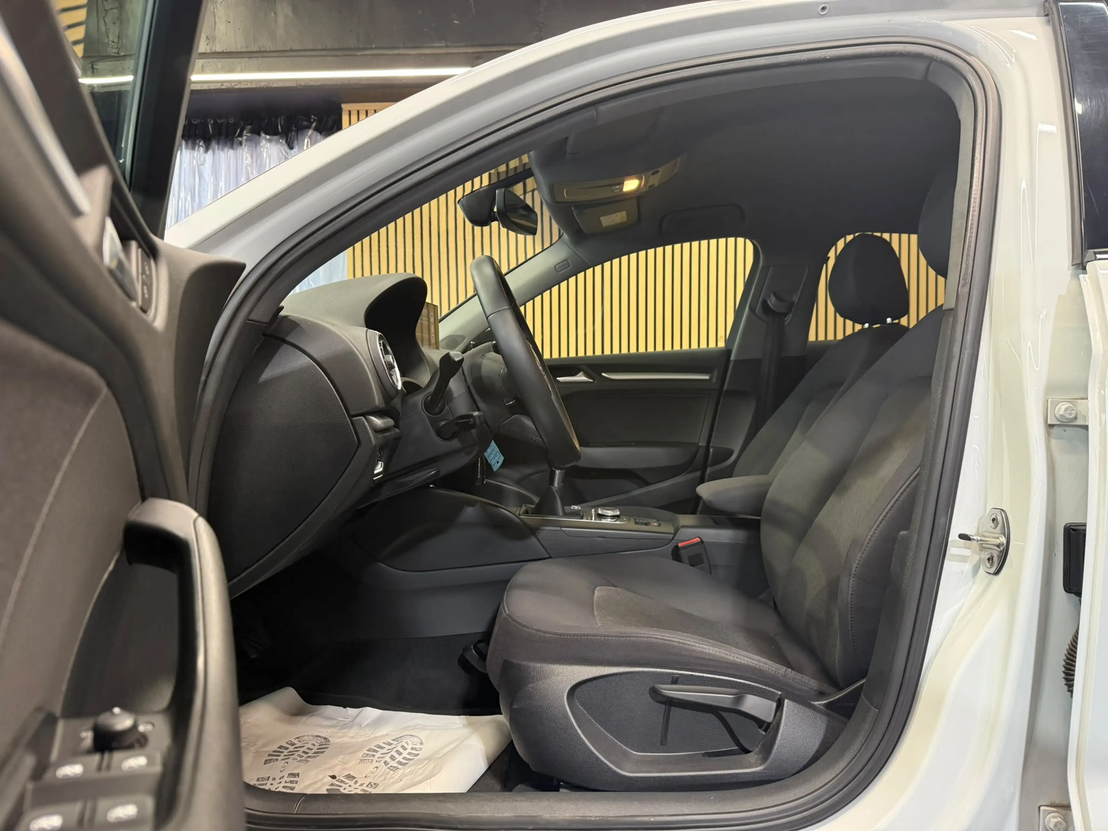 Audi A3 1.6 TDI S LINE * SEDAN - BERLINE ** GARANTIE 12 MOIS ** — photo 10