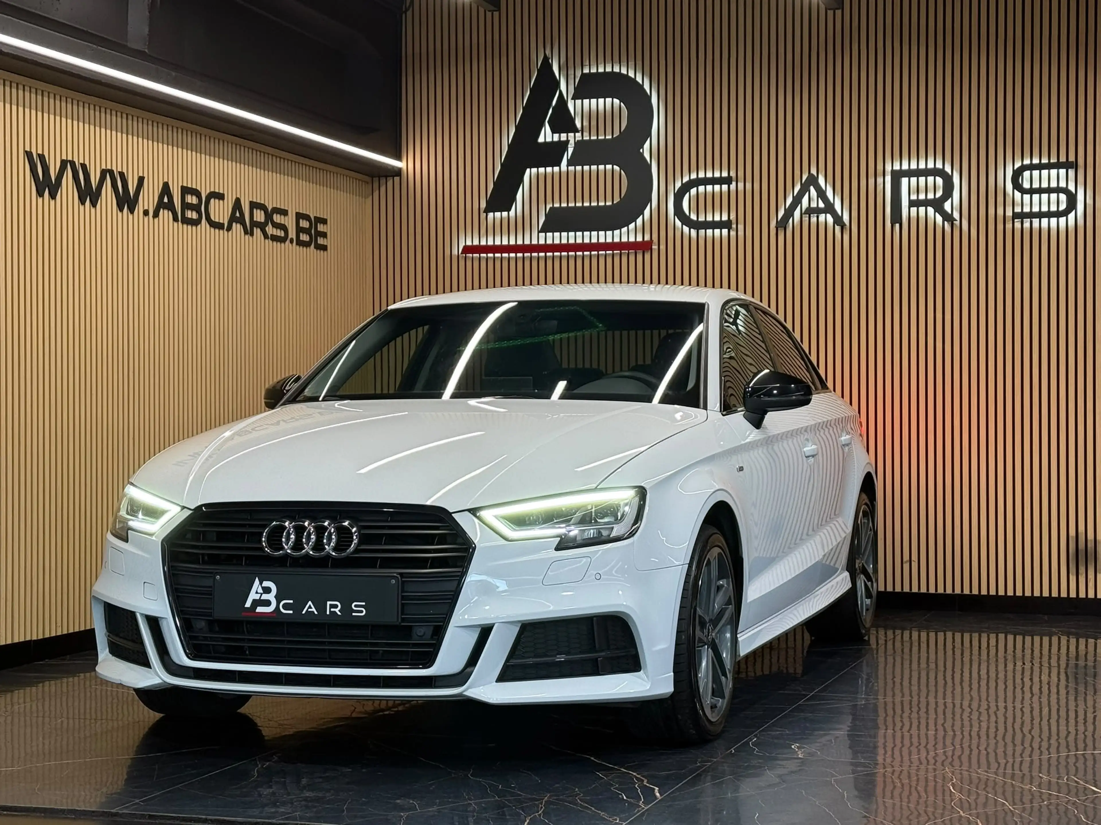 Audi A3 1.6 TDI S LINE * SEDAN - BERLINE ** GARANTIE 12 MOIS ** — photo 3