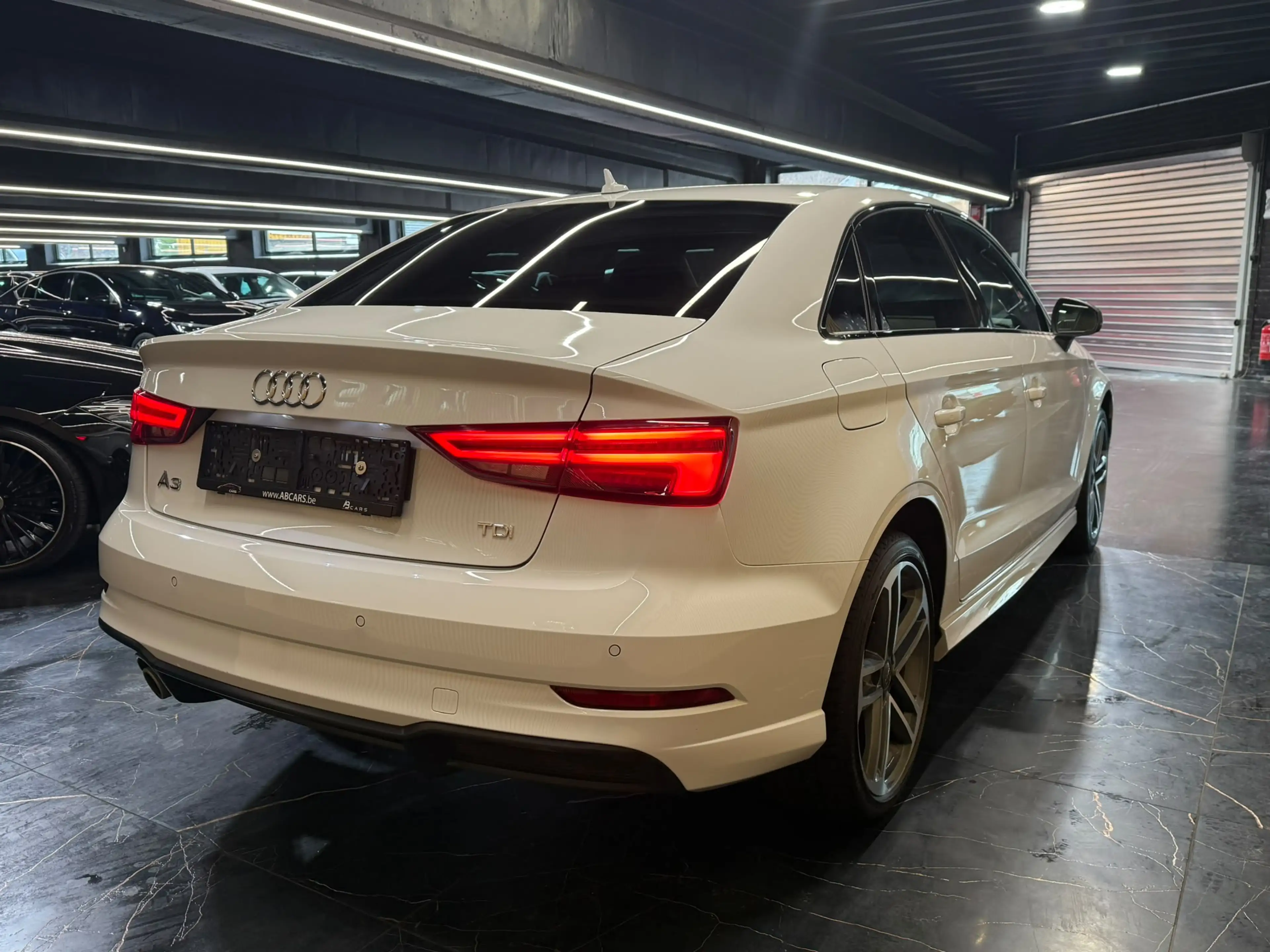Audi A3 1.6 TDI S LINE * SEDAN - BERLINE ** GARANTIE 12 MOIS ** — photo 8