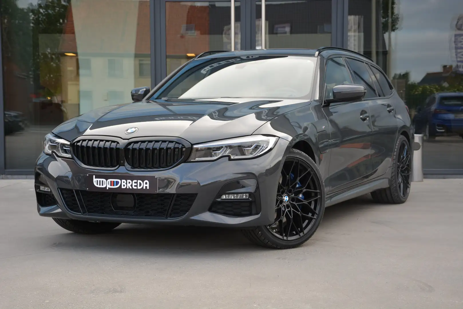 BMW 330 e Touring M-Sport Individual/Dravitgrau/Pano Grijs - 2