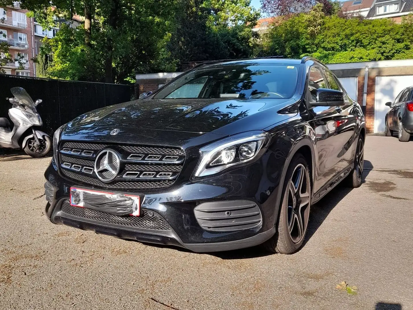 Mercedes-Benz GLA 180 GLA 180 Business Solution AMG (EU6.2) Noir - 1
