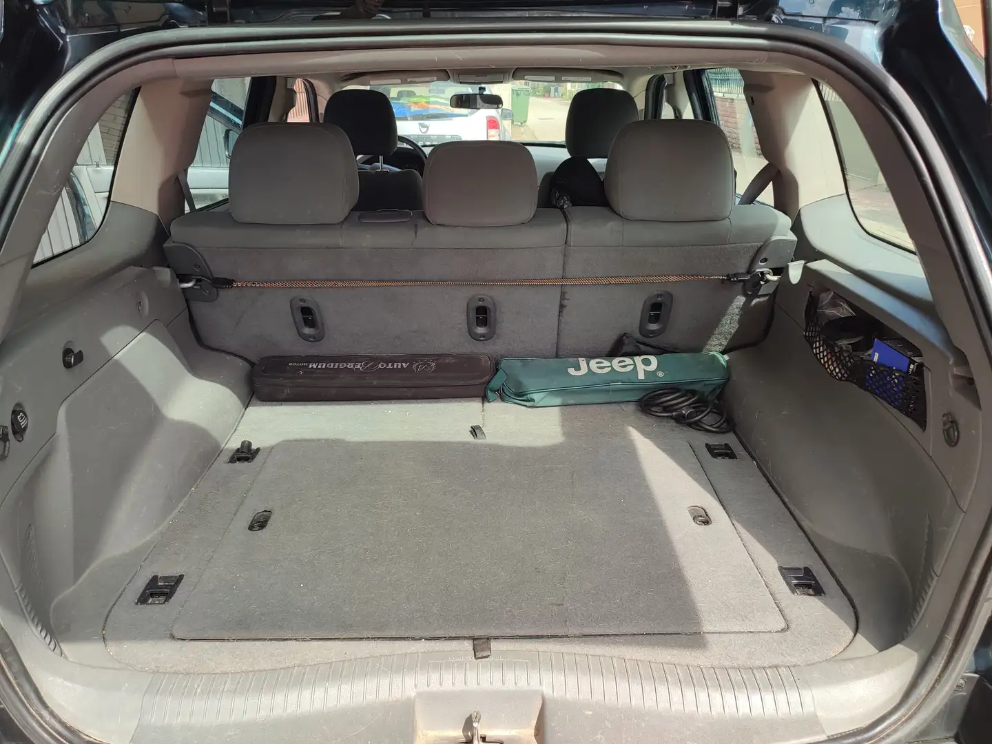 Jeep Grand Cherokee Grand Cherokee 3.0CRD Laredo Aut. Verde - 1