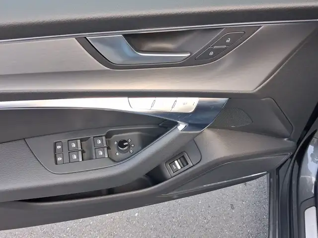 Audi S6 view 8