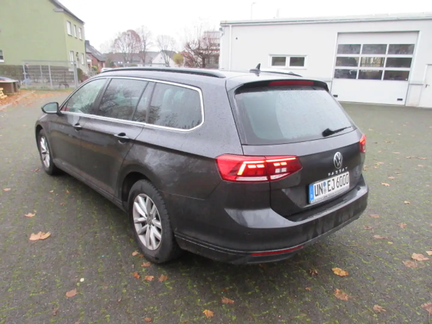 Volkswagen Passat Variant Business 2.0 TDI DSG NAVI AHK ACC LED ALU APS SITZHEIZUNG CLIMATRONIC Grau - 2