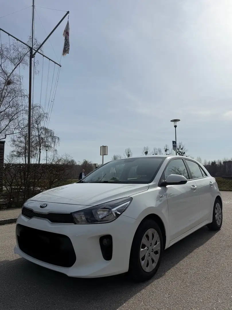 Kia Rio Titan Limousine - 1