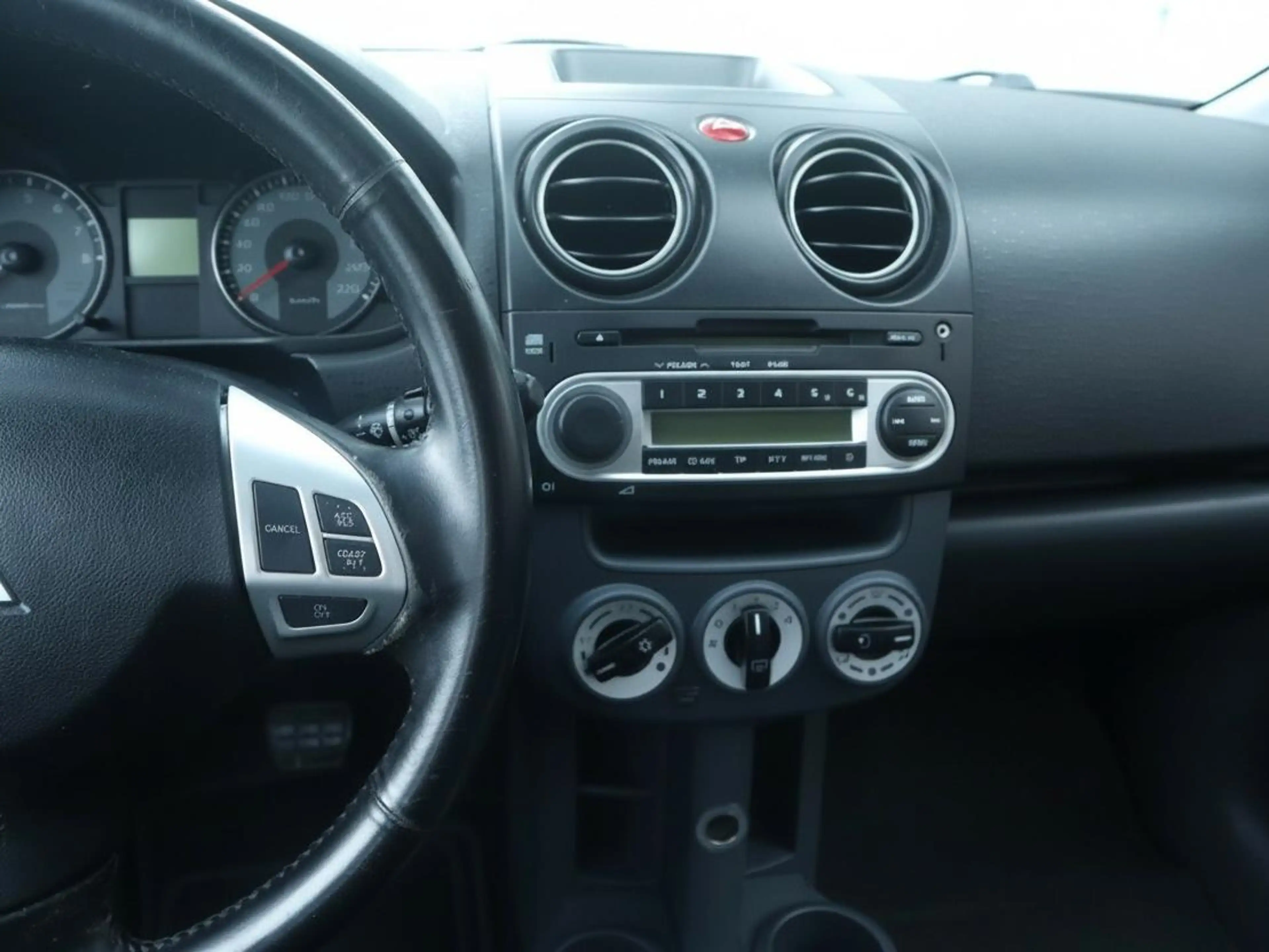 Mitsubishi Colt 1.3 Invite — photo 13