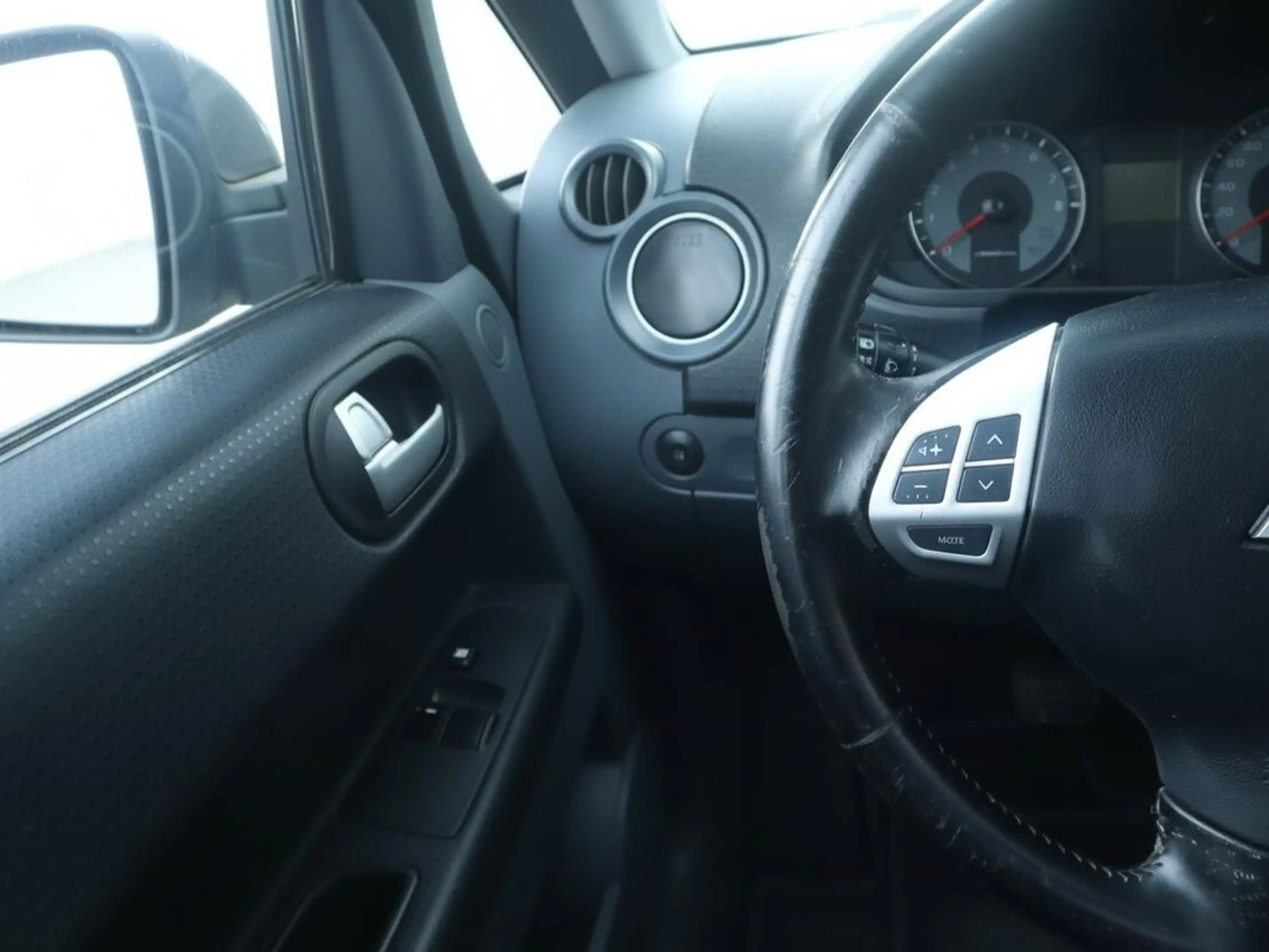 Mitsubishi Colt 1.3 Invite — photo 12