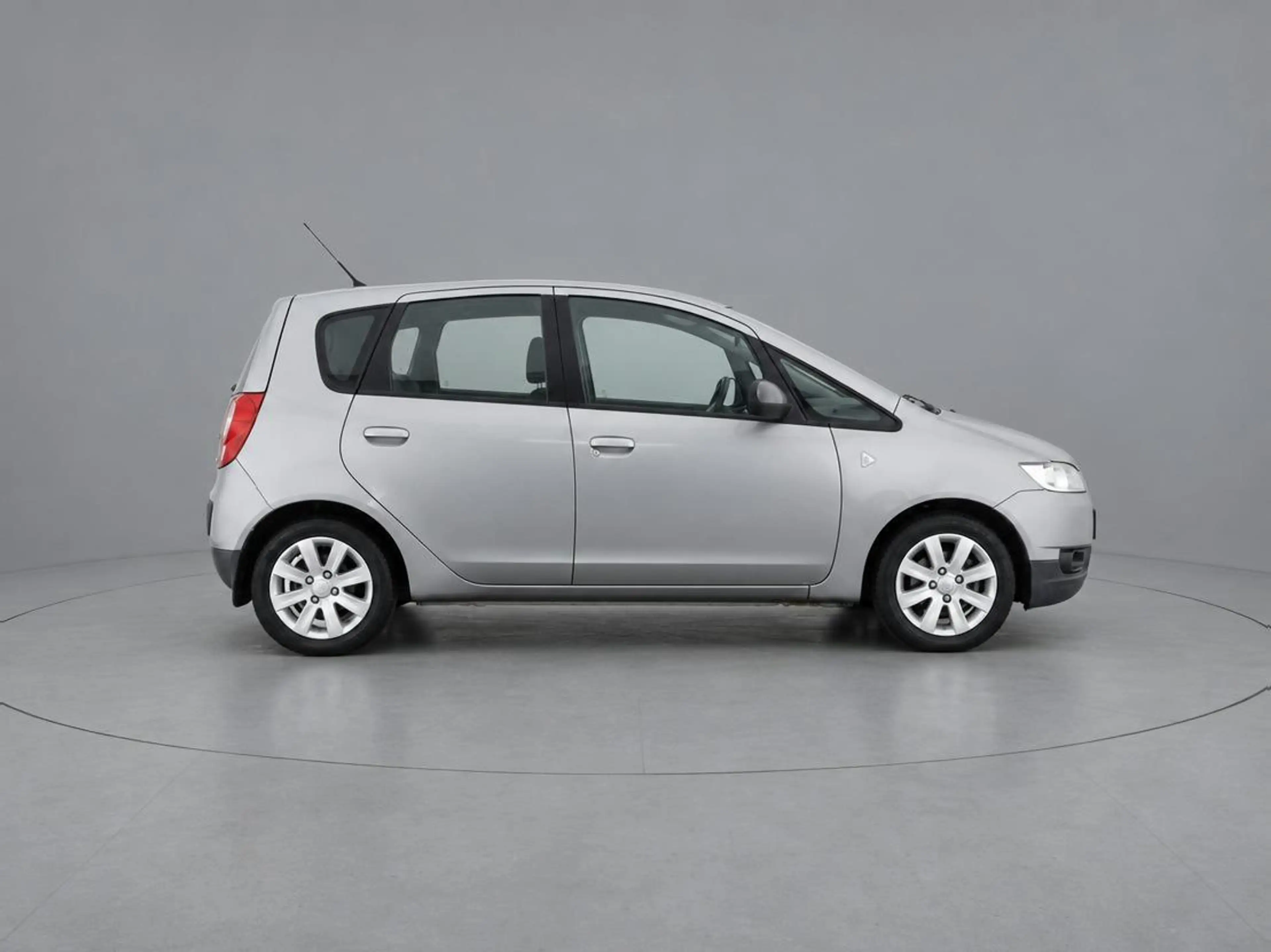 Mitsubishi Colt 1.3 Invite — photo 3