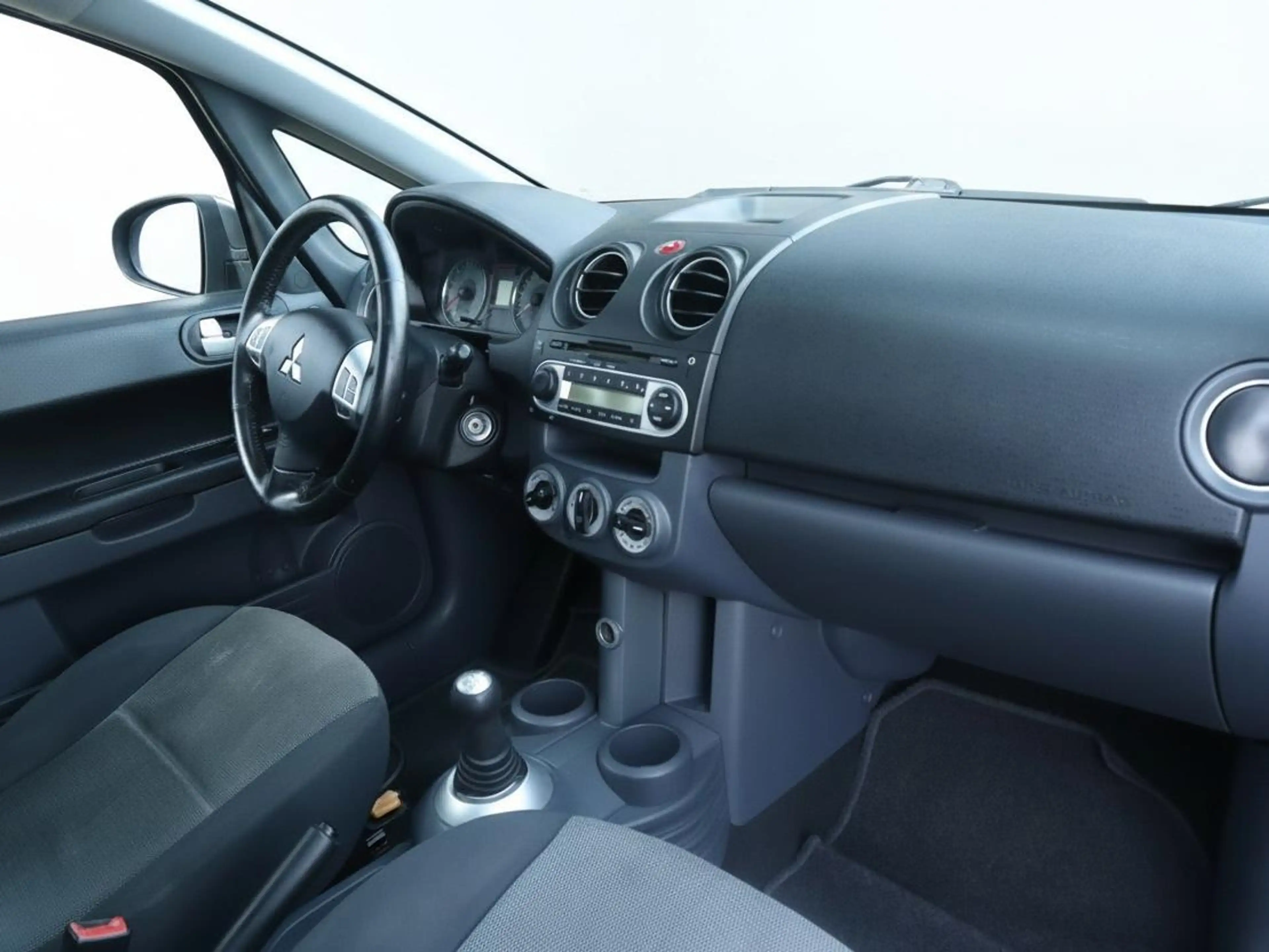 Mitsubishi Colt 1.3 Invite — photo 9