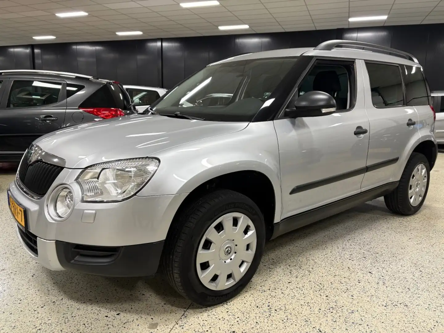 Skoda Yeti 1.2 TSI Airco Cruise Control 6 Versnellingen NL NA Grau - 1