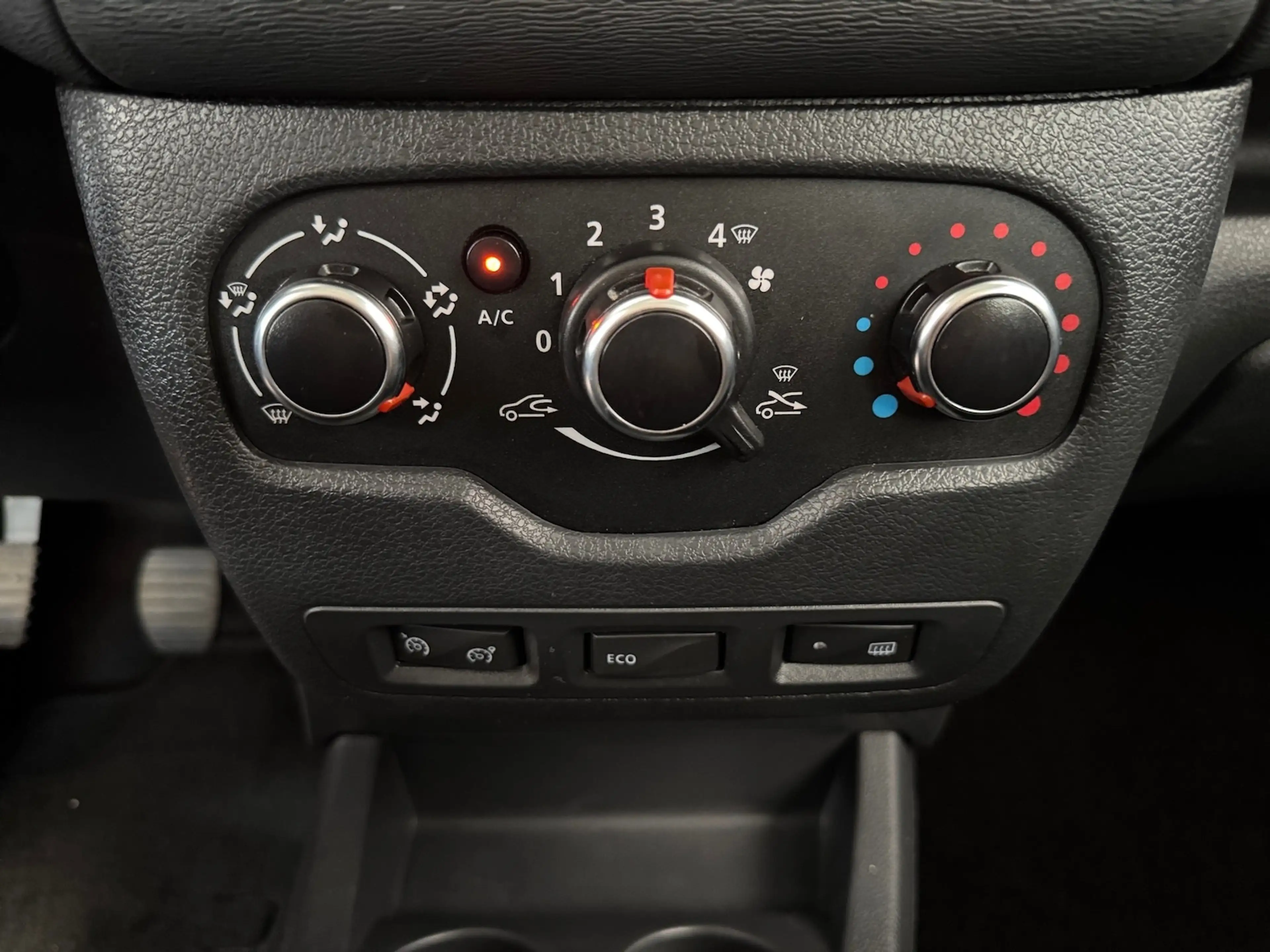 Dacia Lodgy Comfort 7Sitzer PDC*SHZ*Tempomat*BT/USB — photo 9