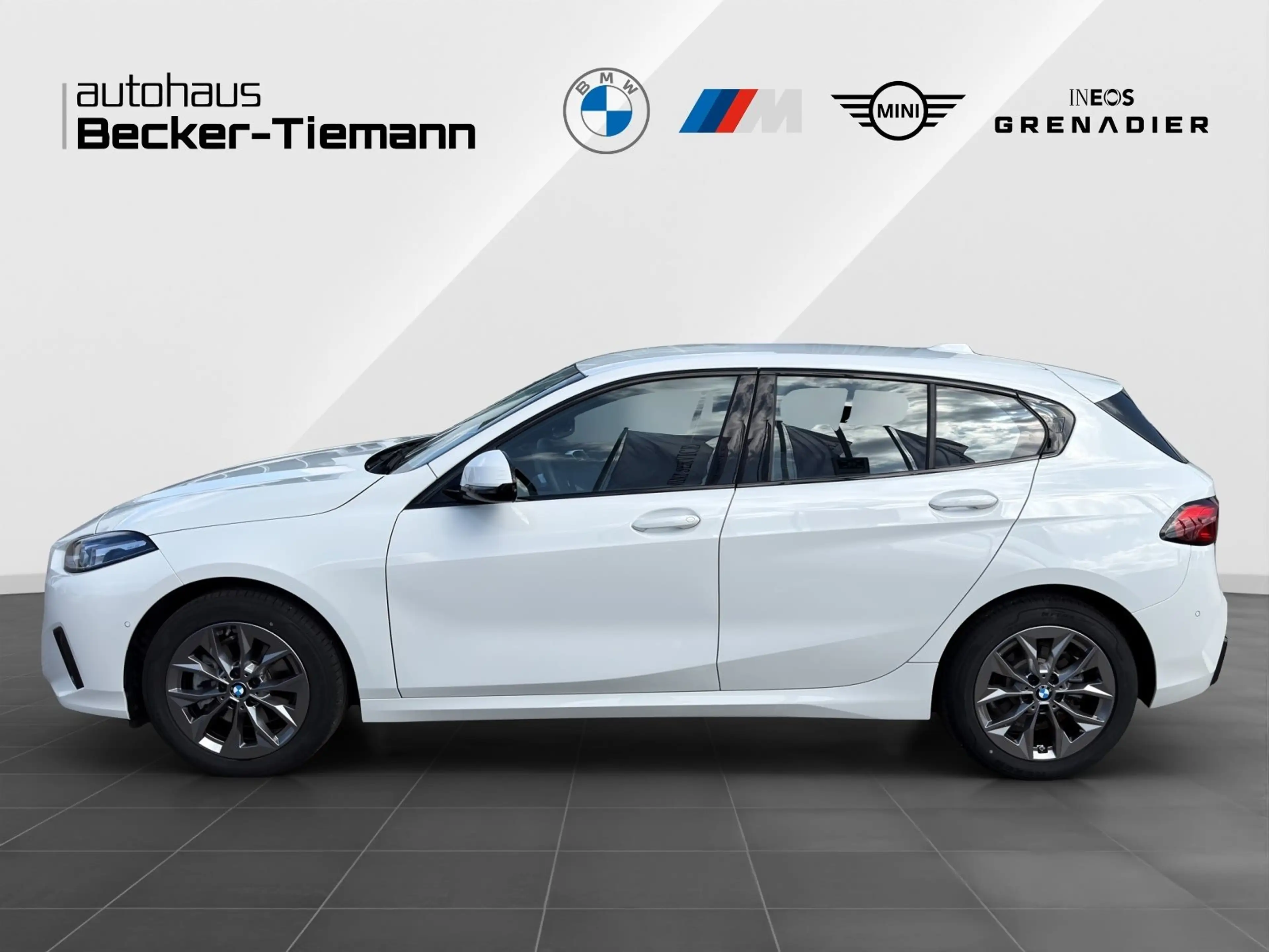 BMW 120 Hatch 17" / Keyless / DAB / DrivAss / ParkAss / LE — photo 3