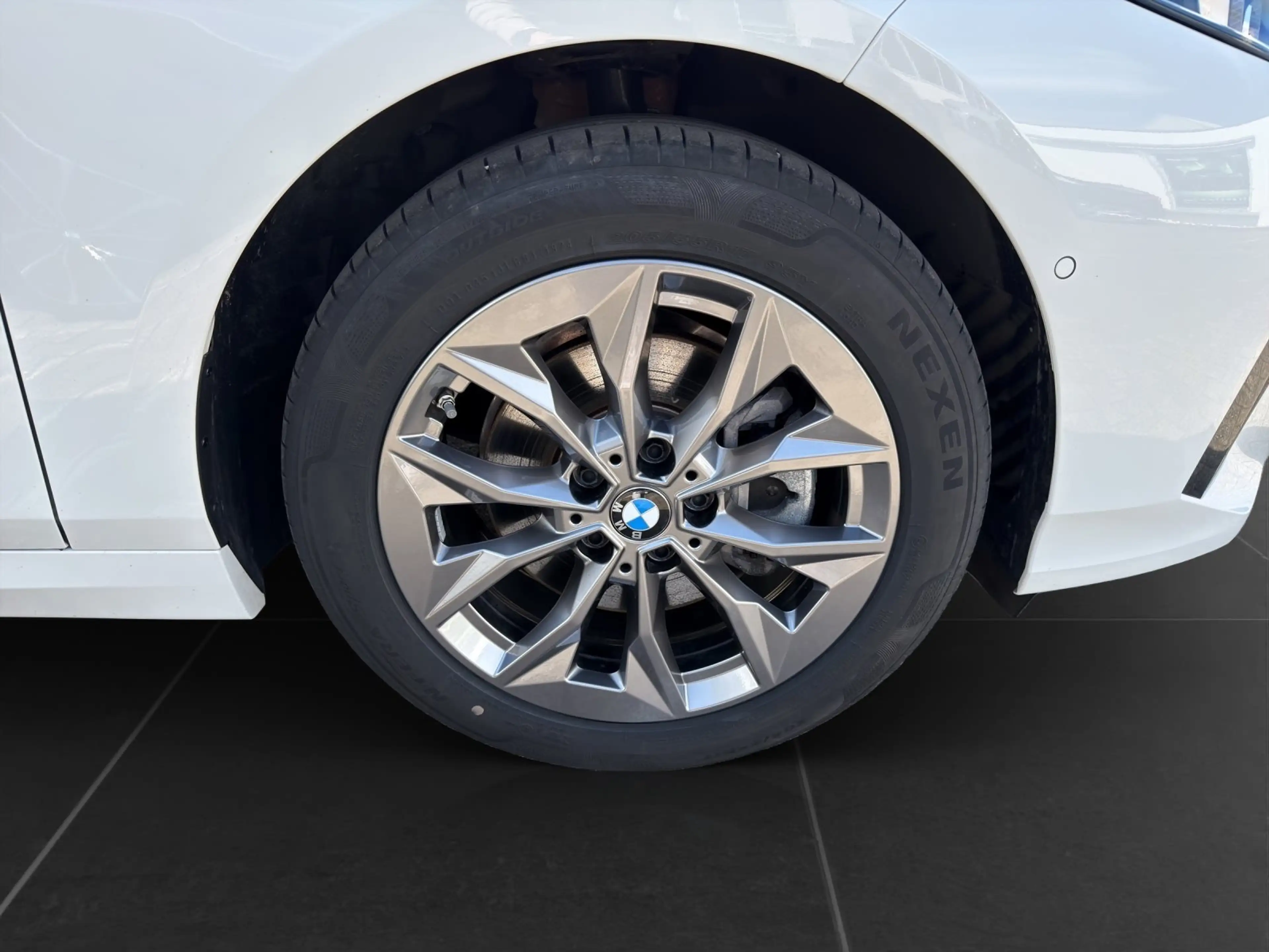 BMW 120 Hatch 17" / Keyless / DAB / DrivAss / ParkAss / LE — photo 8