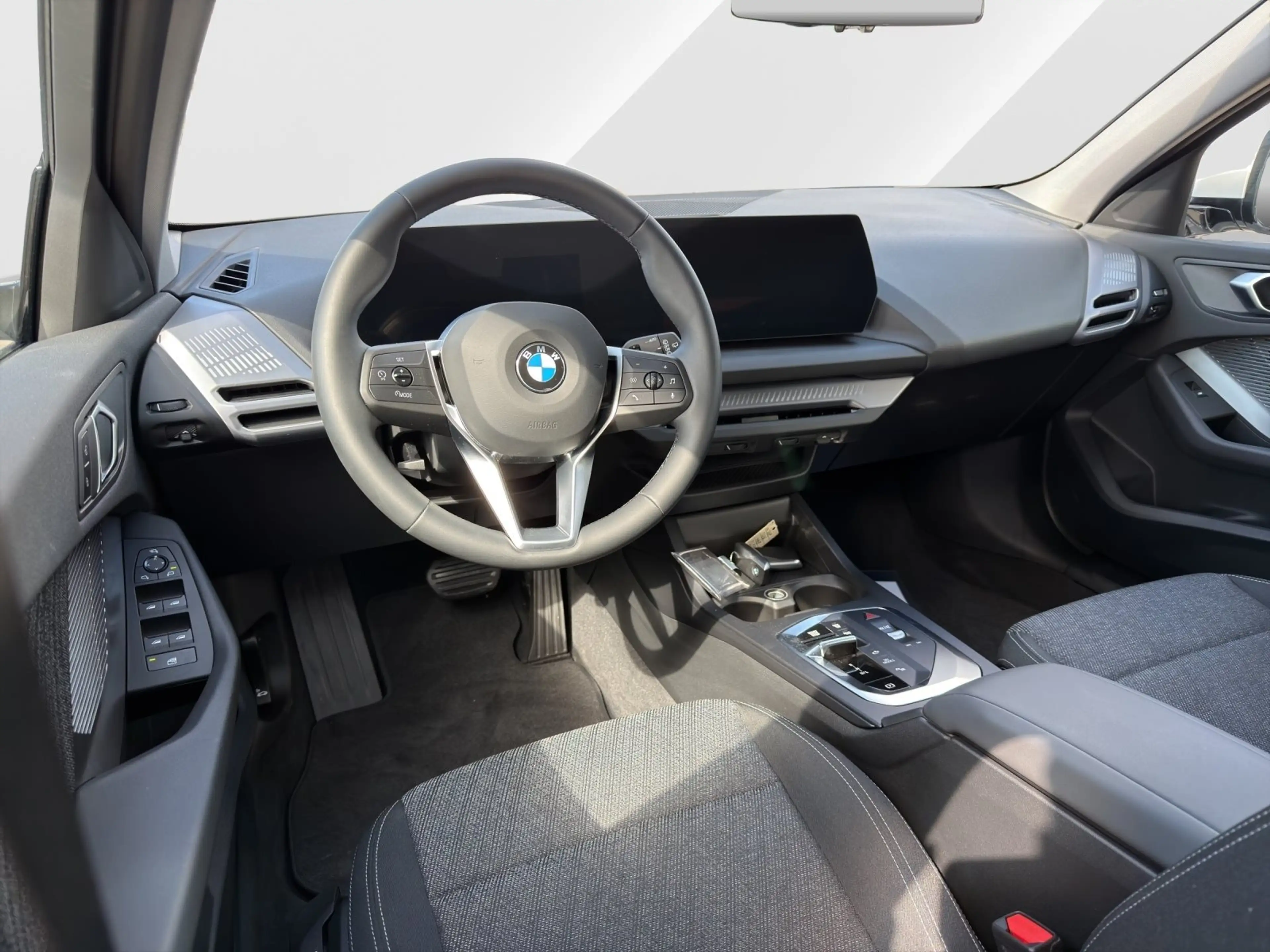 BMW 120 Hatch 17" / Keyless / DAB / DrivAss / ParkAss / LE — photo 9