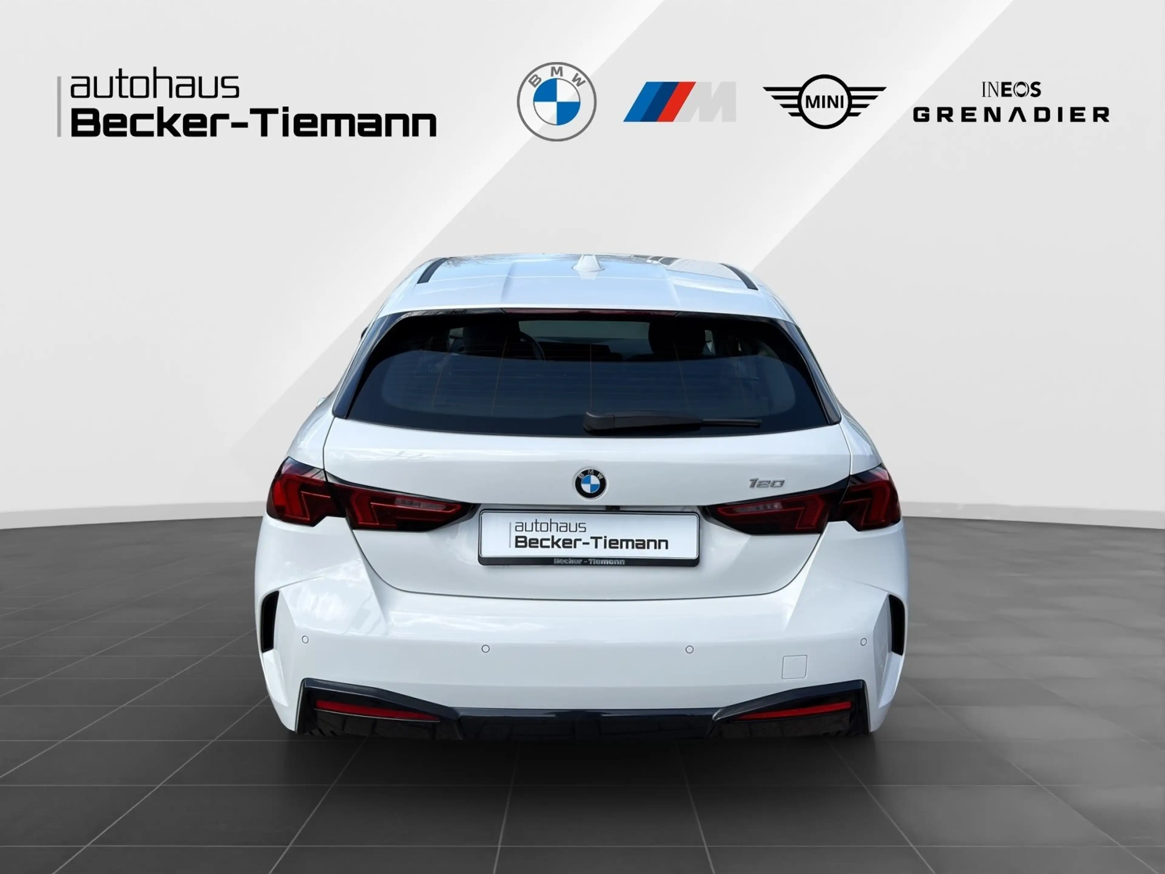 BMW 120 Hatch 17" / Keyless / DAB / DrivAss / ParkAss / LE — photo 5