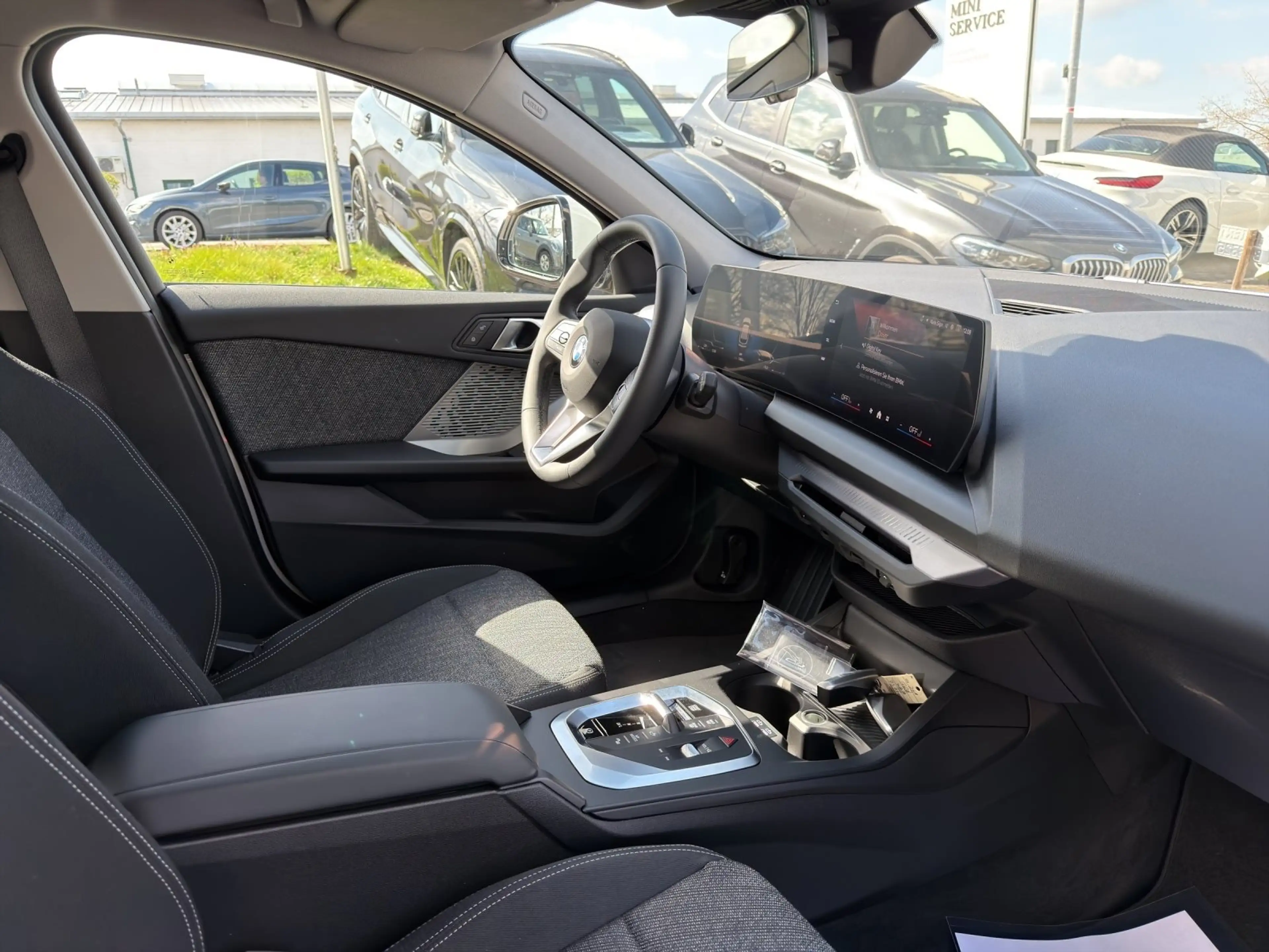 BMW 120 Hatch 17" / Keyless / DAB / DrivAss / ParkAss / LE — photo 15