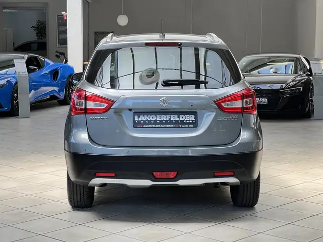 Suzuki SX4 S-Cross view 4