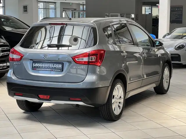 Suzuki SX4 S-Cross view 3