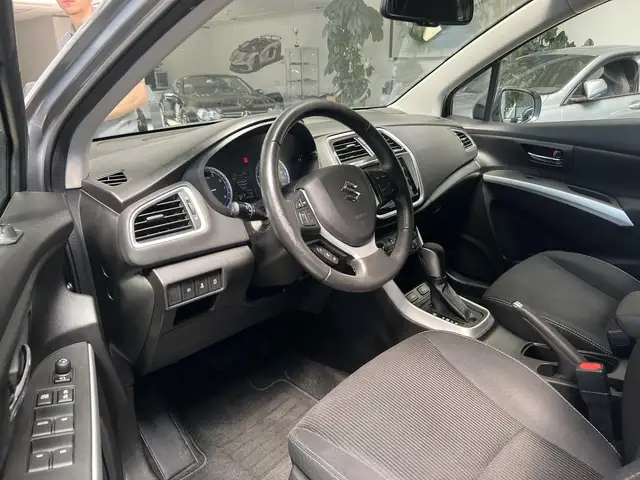 Suzuki SX4 S-Cross view 13
