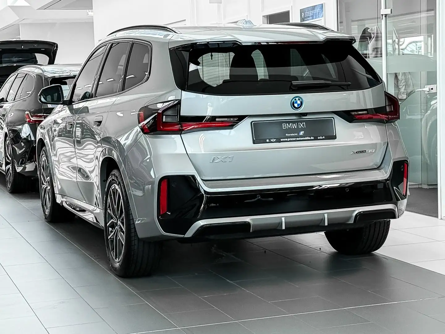 BMW iX1 xDrive30 MSport HuD H/K DA+ PA+ LED RFK PDC Grau - 2