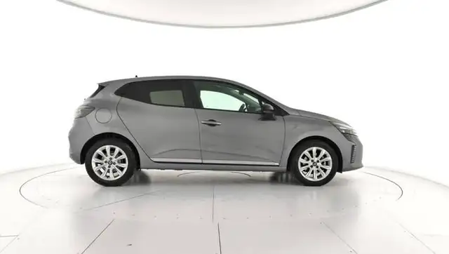 Renault Clio view 24