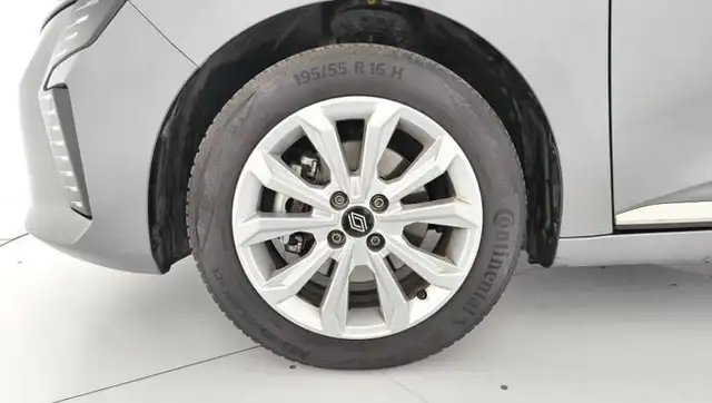 Renault Clio view 4