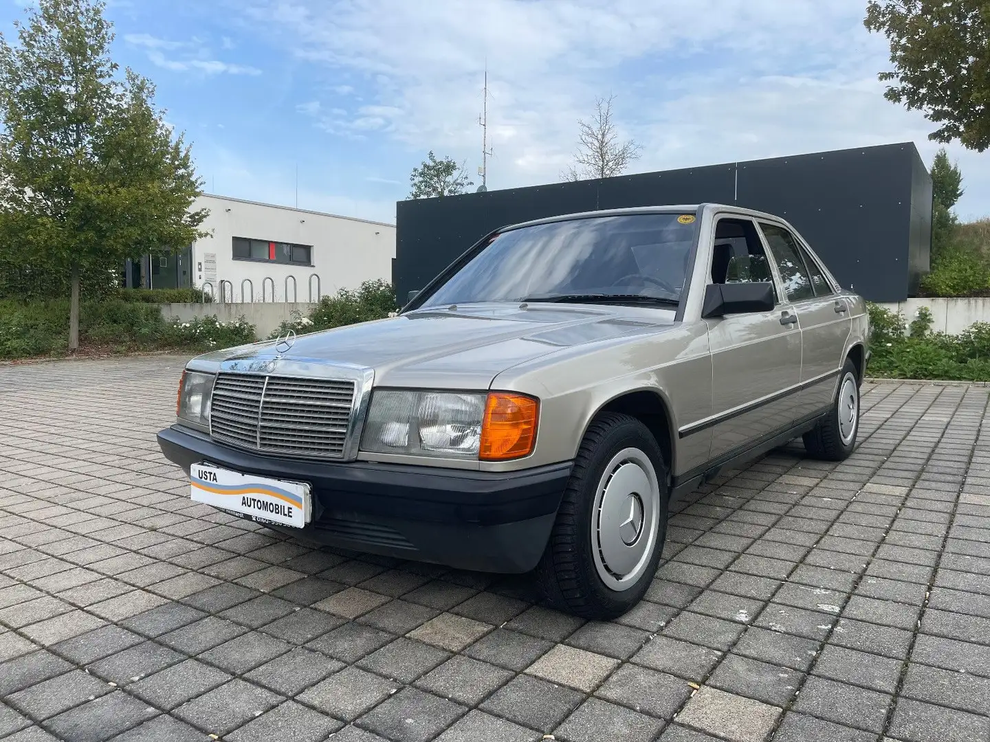Mercedes-Benz 190 E 2.3Liter 136PS Klima,Orig.93,000KM Beige - 1