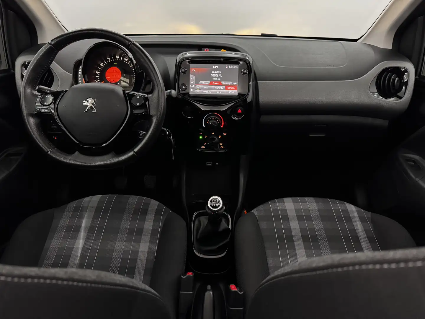 Peugeot 108 1.0 e-VTi Allure TOP! Airco, Cruise control, A sta Zwart - 2