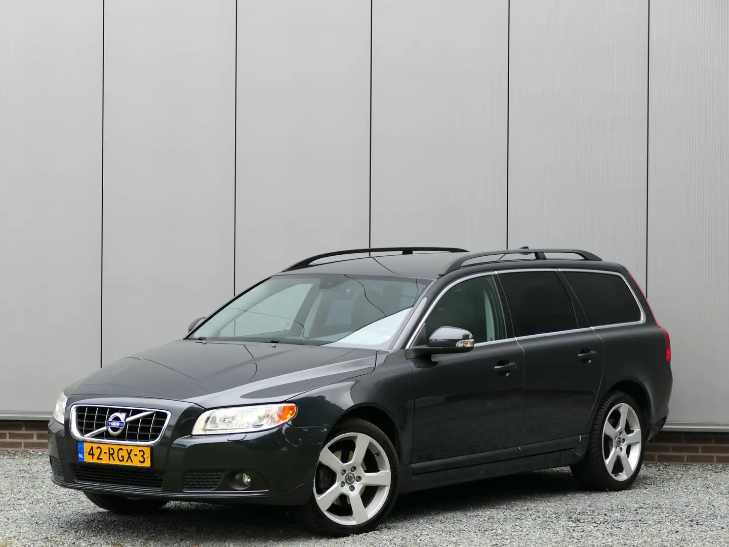 Volvo V70 T4 AUT Limited Edition bak gereviseerd / Xenon / N Grijs - 1