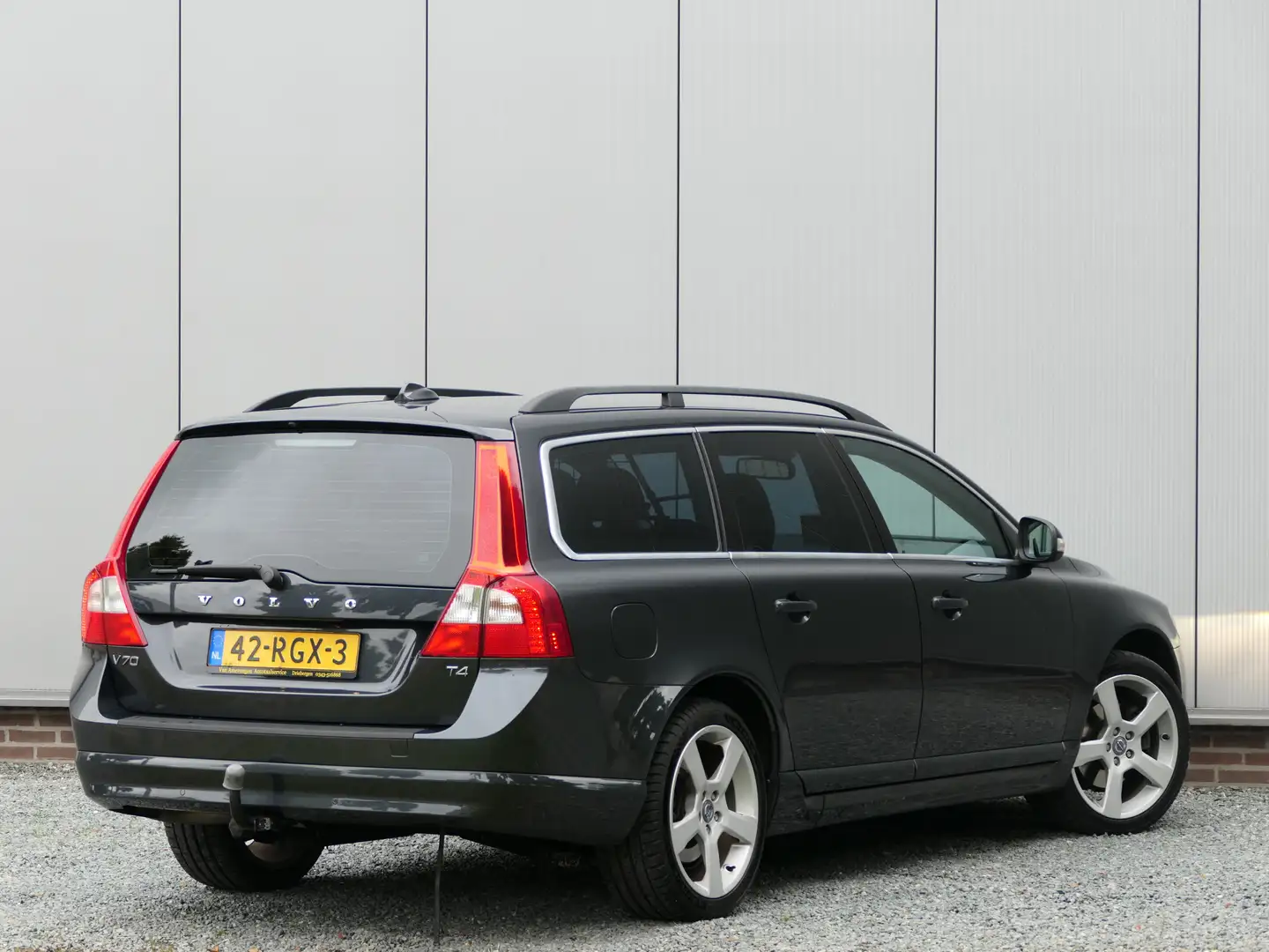 Volvo V70 T4 AUT Limited Edition bak gereviseerd / Xenon / N Grijs - 2