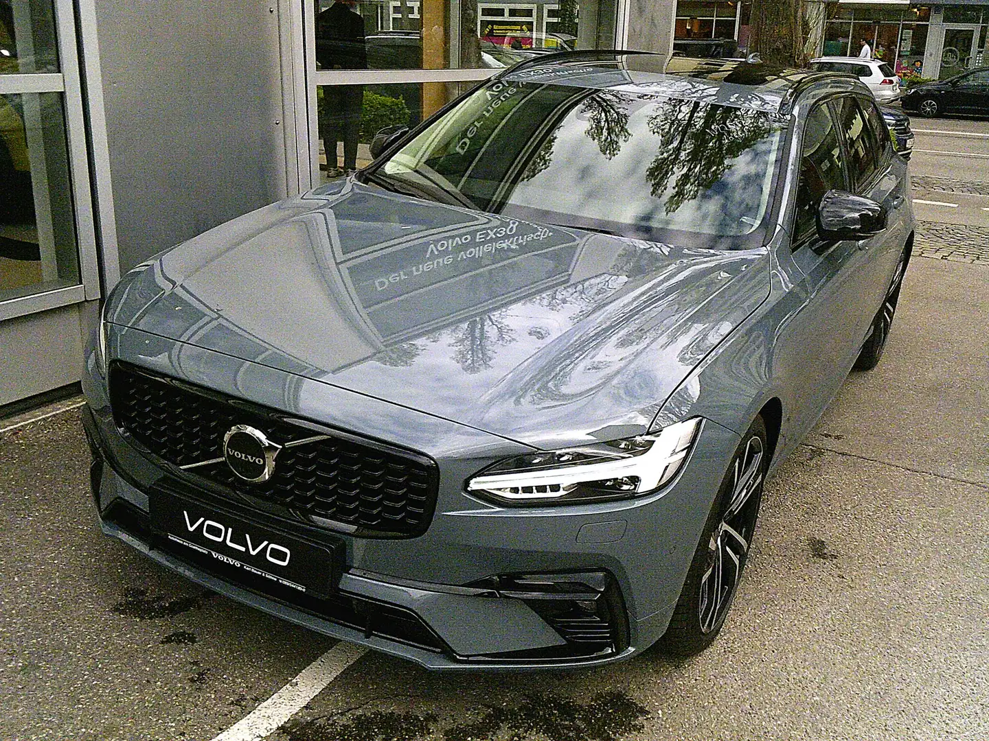 Volvo V90 Ultimate Dark Grau - 1
