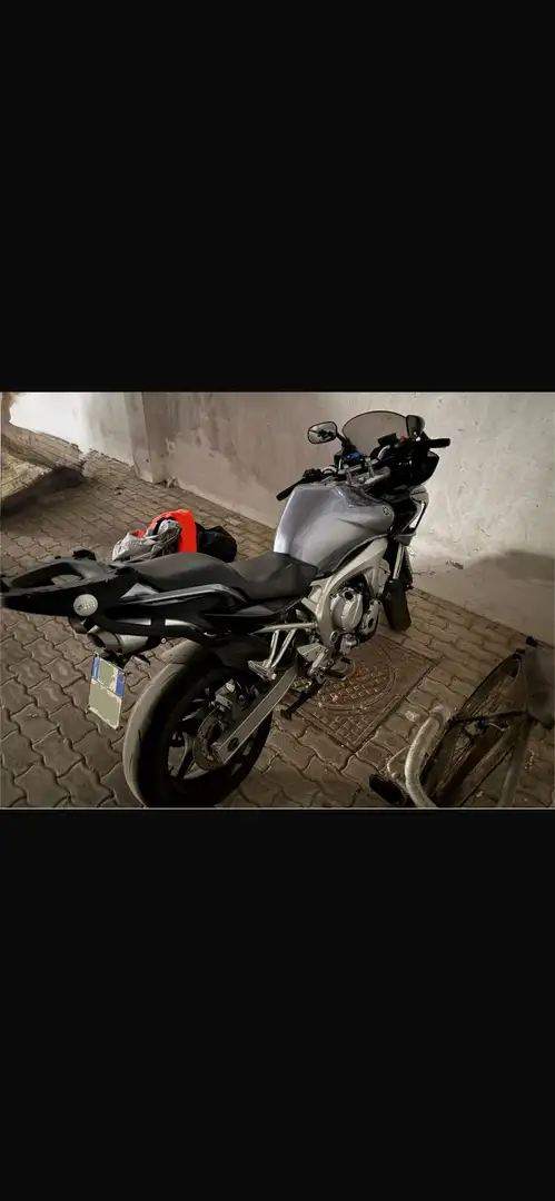 Yamaha FZS 600 - 1