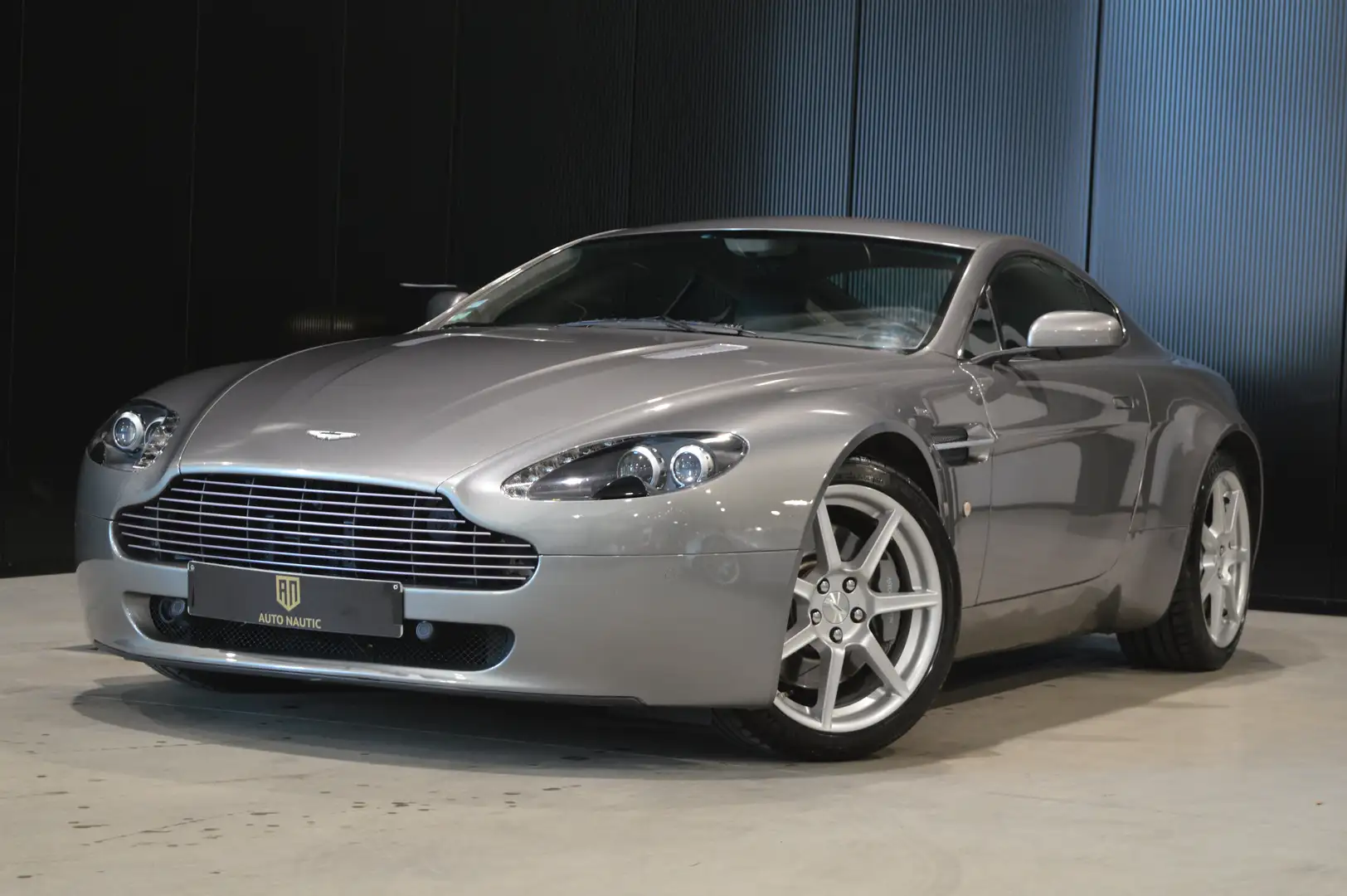 Aston Martin V8 Vantage 4.7i 56.000 km - Full Aston Martin service Gris - 1