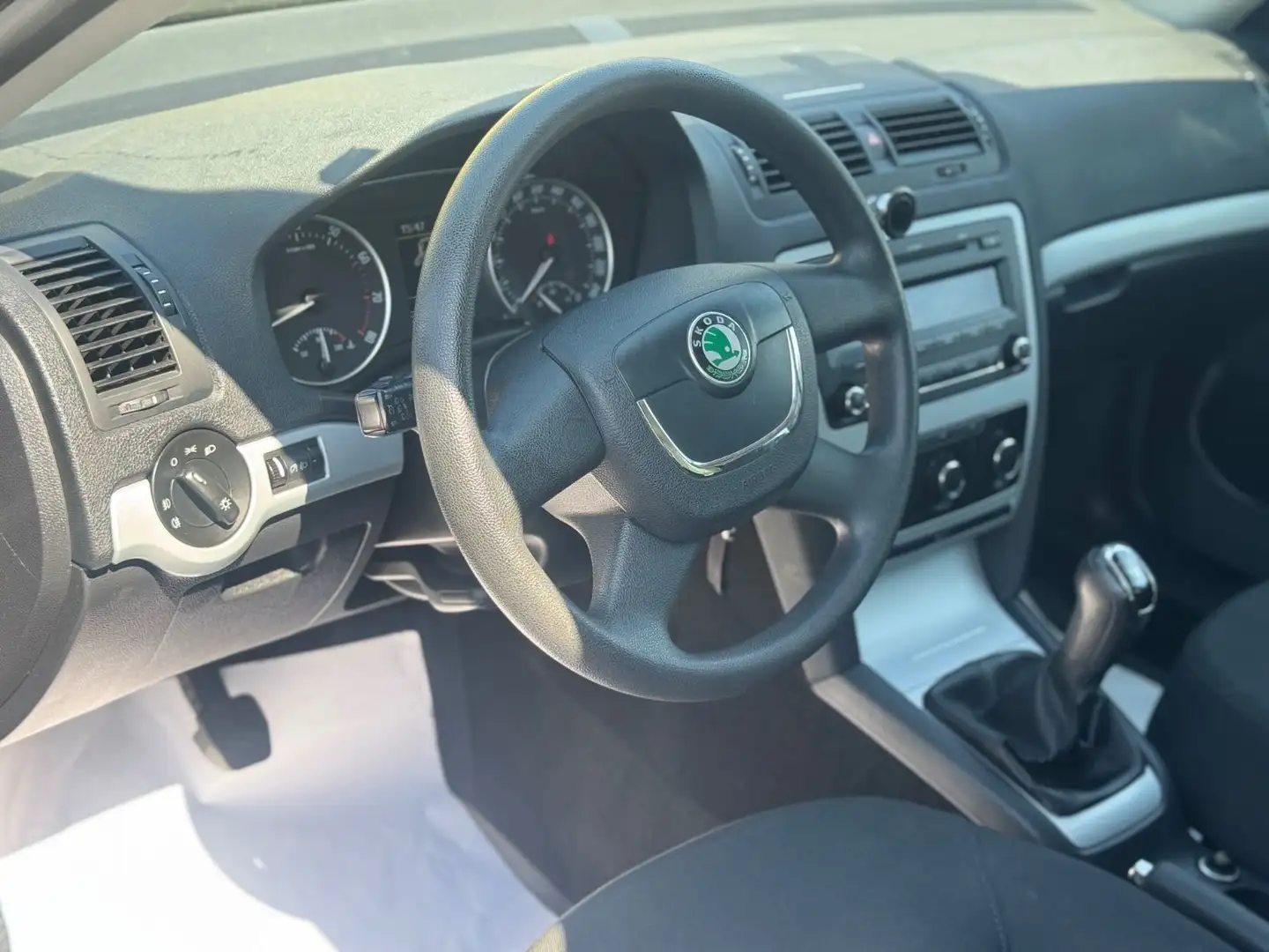 Skoda Octavia Combi Ambiente PDC AHK Schwarz - 1