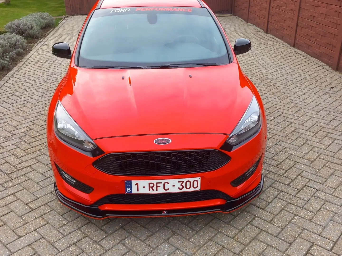 Ford Focus 1.5 EcoBoost Start-Stopp-System COOL&CONNECT Rood - 1