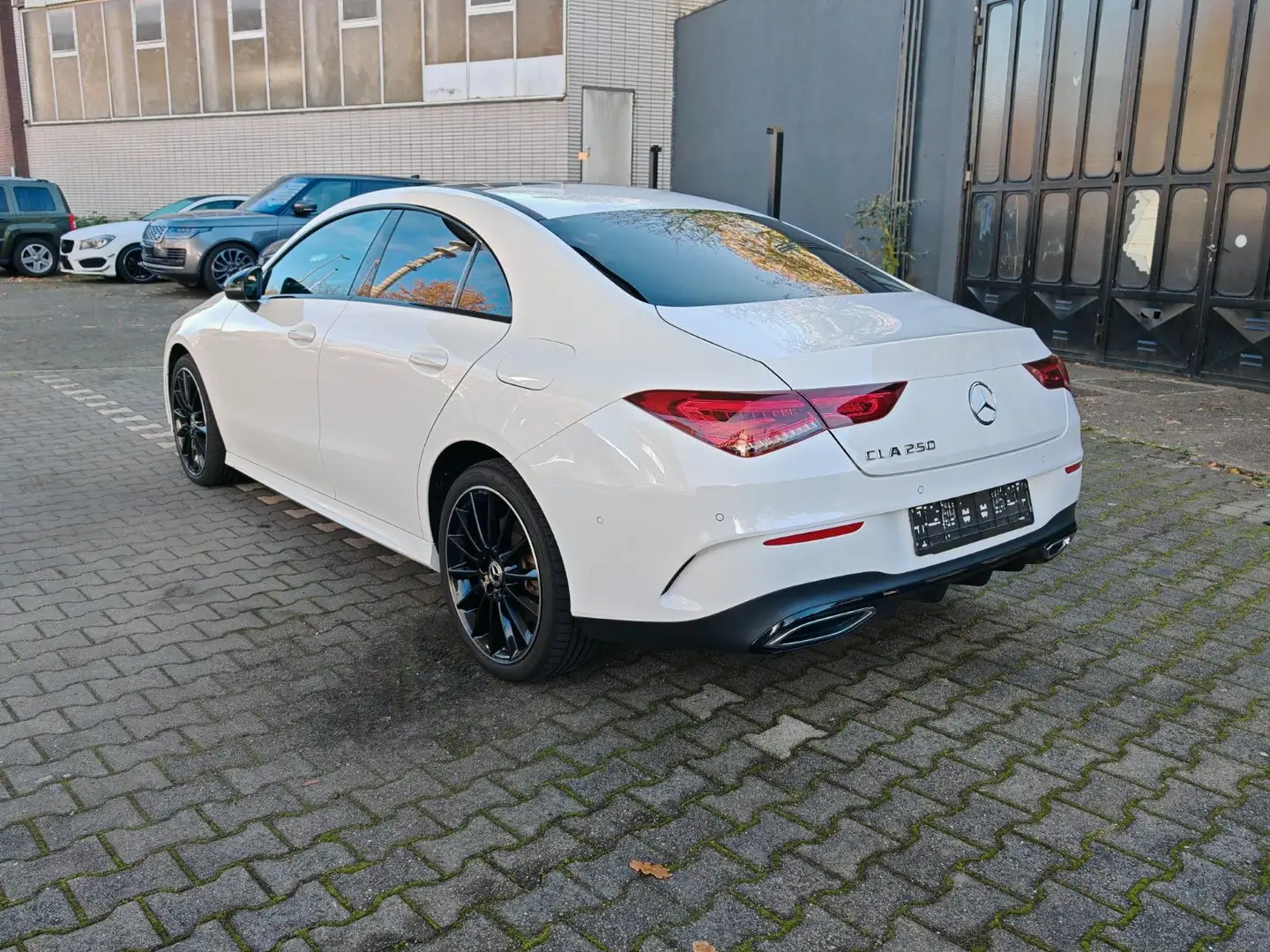 Mercedes-Benz CLA 250 e Hybrid AMG PANO ACC LED AMBIENTE NIGHT MBUX Blanc - 2