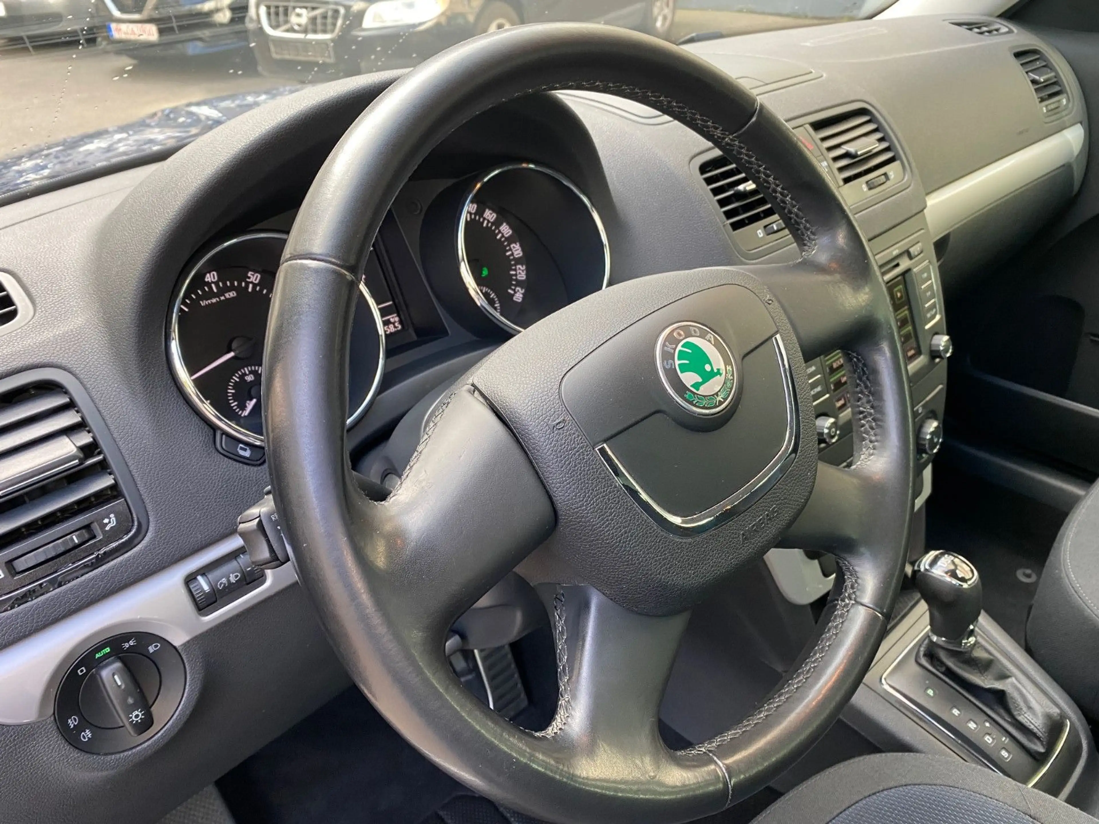Skoda Yeti 4x4 Ambition Plus Edition 1.Hd Aut/PDC/Sitz — photo 9