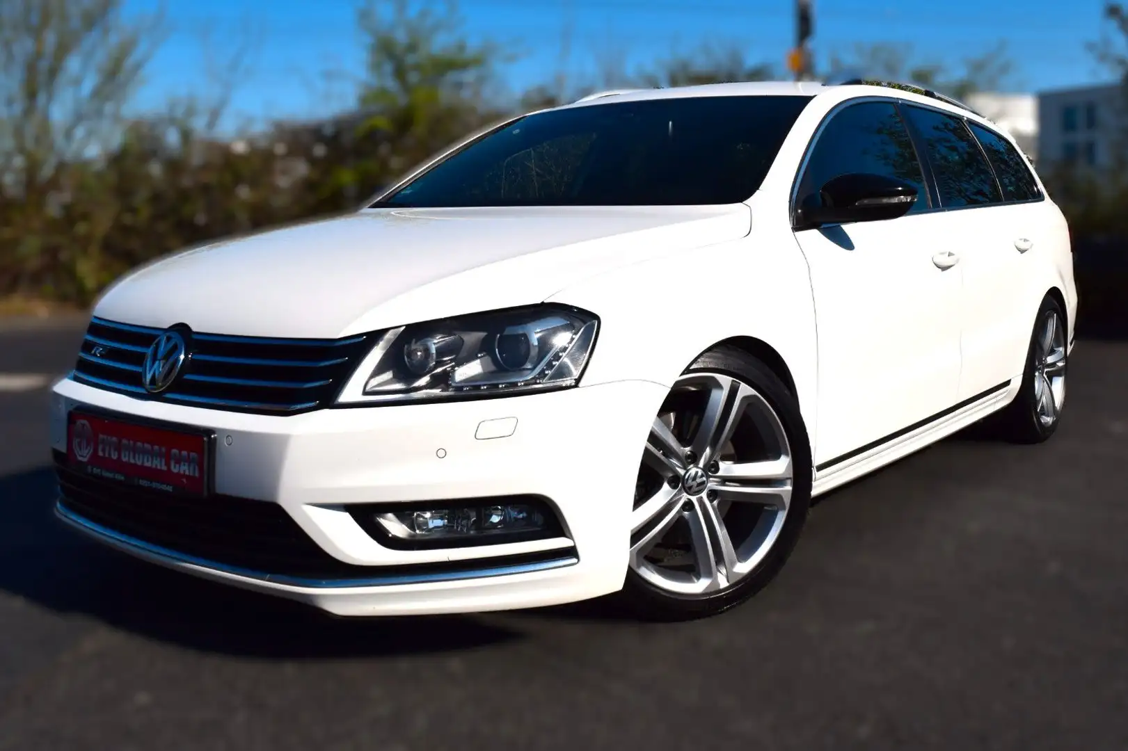 Volkswagen Passat Variant R-Line BlueMotion 4Motion Autom Weiß - 1