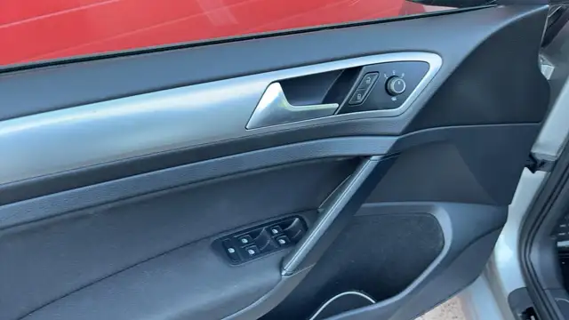 Volkswagen Golf view 5
