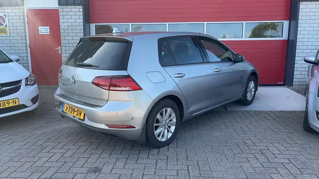 Volkswagen Golf view 2