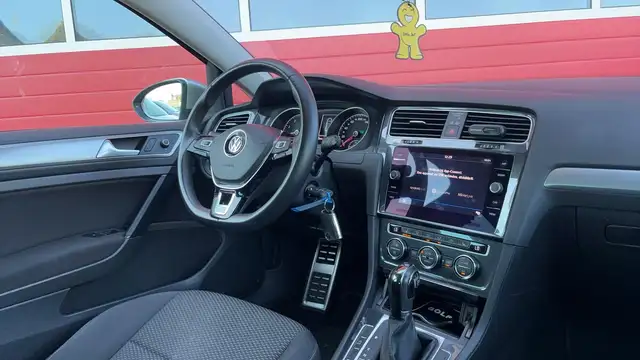Volkswagen Golf view 3