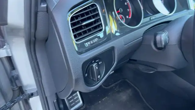 Volkswagen Golf view 6