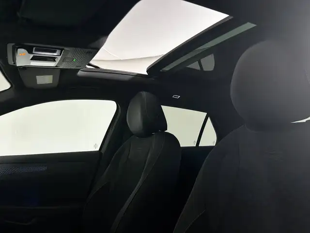 Volkswagen T-Roc view 11