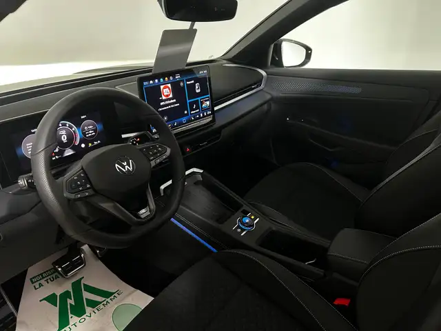 Volkswagen T-Roc view 7