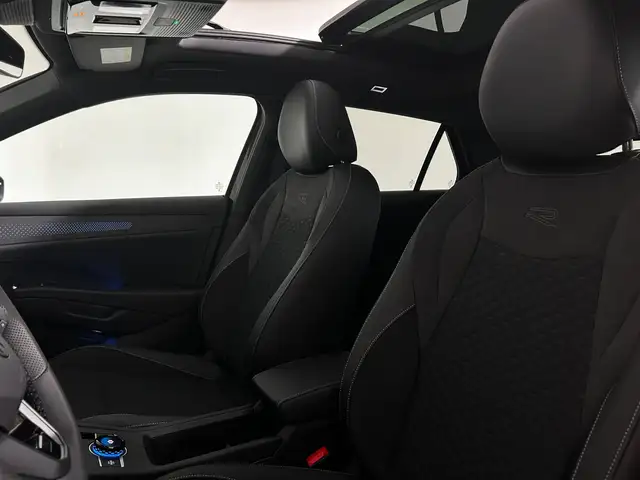 Volkswagen T-Roc view 8