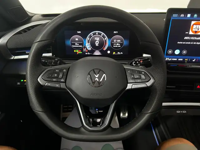 Volkswagen T-Roc view 13