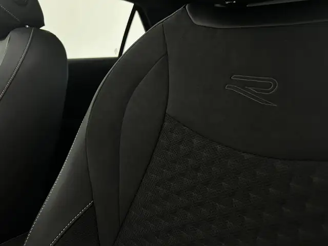 Volkswagen T-Roc view 9