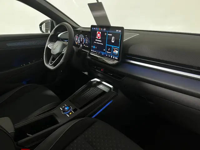 Volkswagen T-Roc view 12